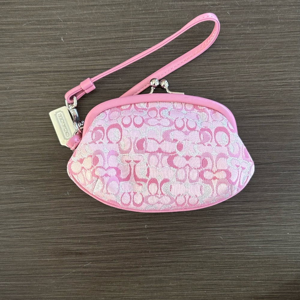Coach Kisslock Wristlet Pink Lurex Signature C - Picture 3 of 12